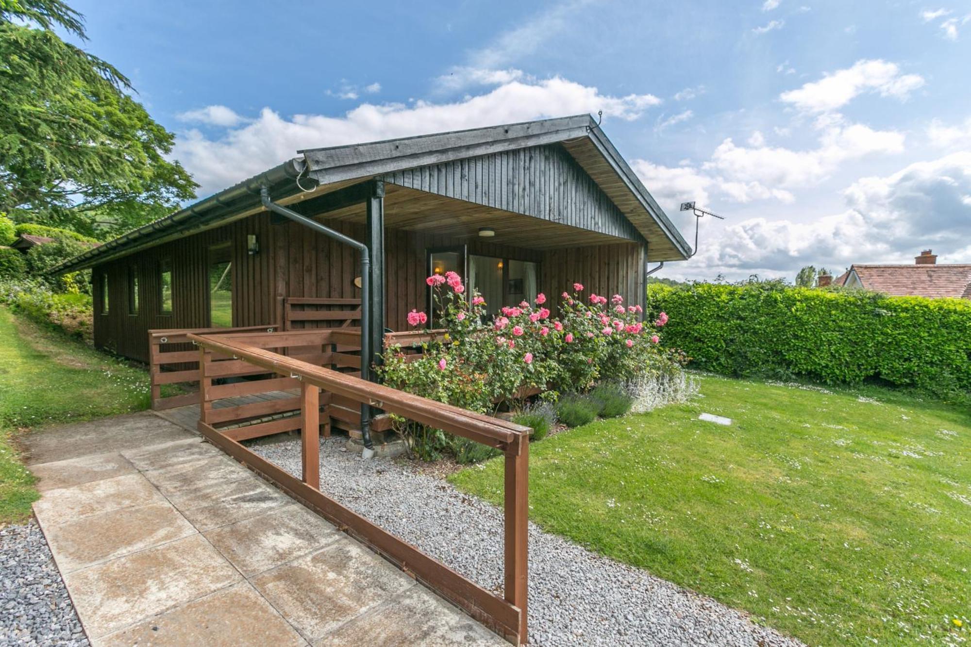 Laburnum Lodge Sleeps 6 Wheelchair Access Minehead Bagian luar foto